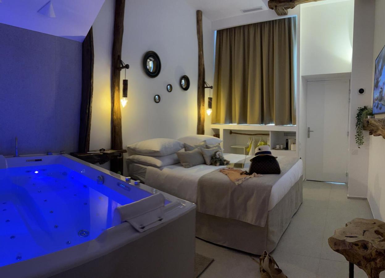 Tamarin & Capucin Suite Balneo Aubagne Exterior photo