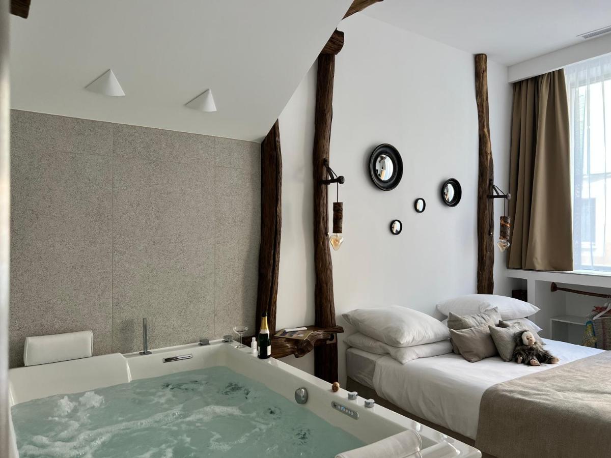 Tamarin & Capucin Suite Balneo Aubagne Exterior photo