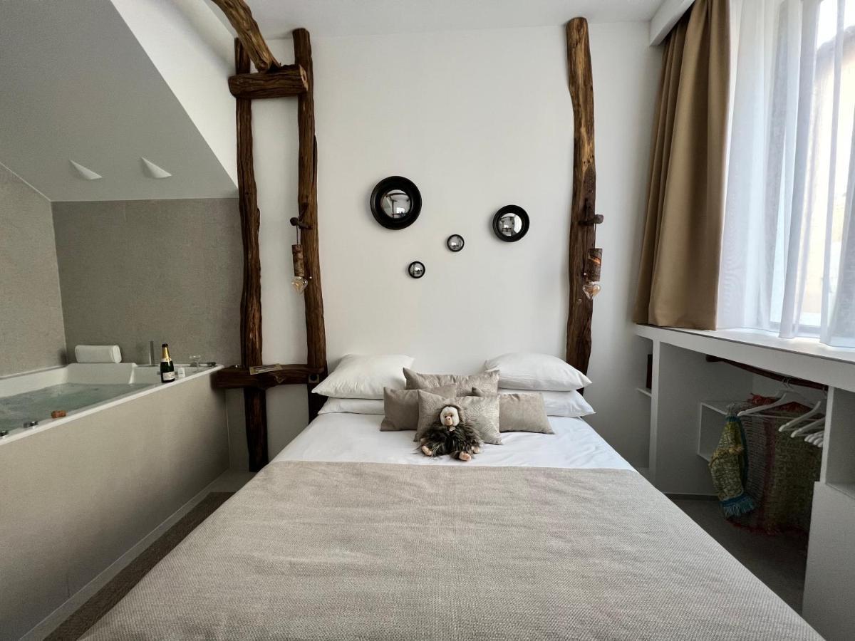 Tamarin & Capucin Suite Balneo Aubagne Exterior photo